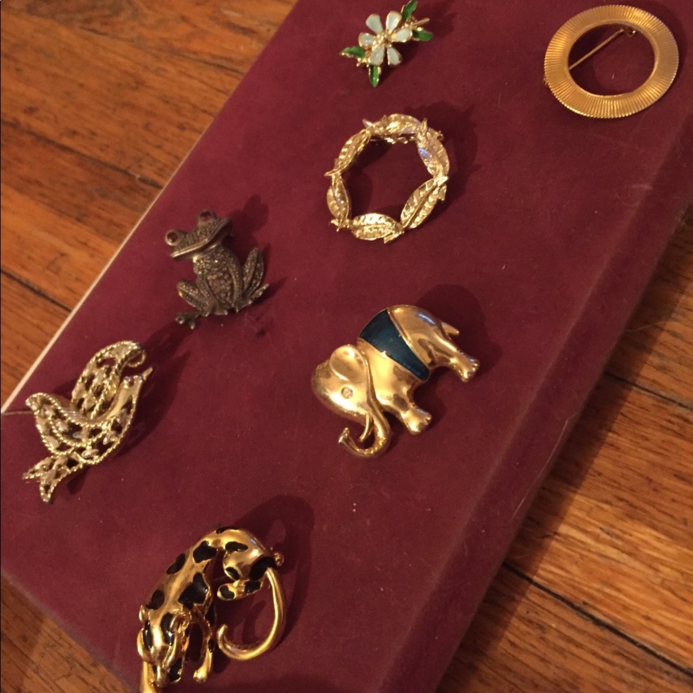 7 Various Costume Brooches.